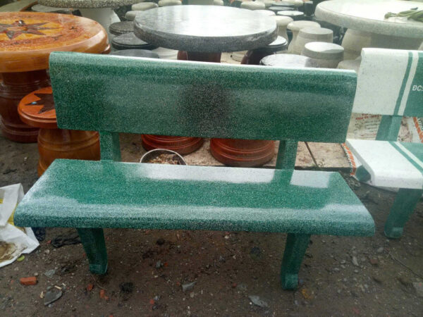 Ghế đá công viên màu xanh
